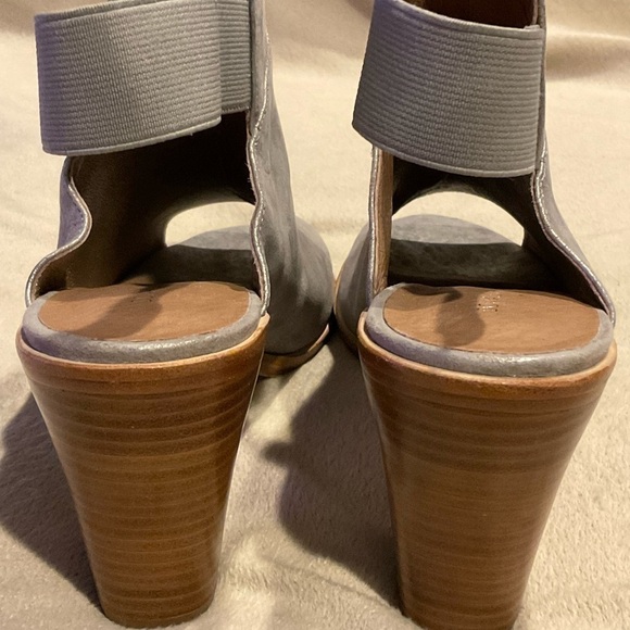 DONALD Pliner Khloe Metallic Silver Peep Toe Sandals Booties S… - Picture 7 of 7